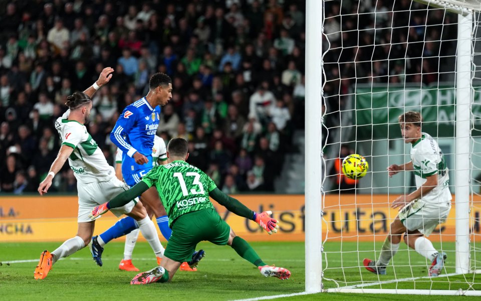 Реал Мадрид едва оцеля срещу Елче след спорно съдийство