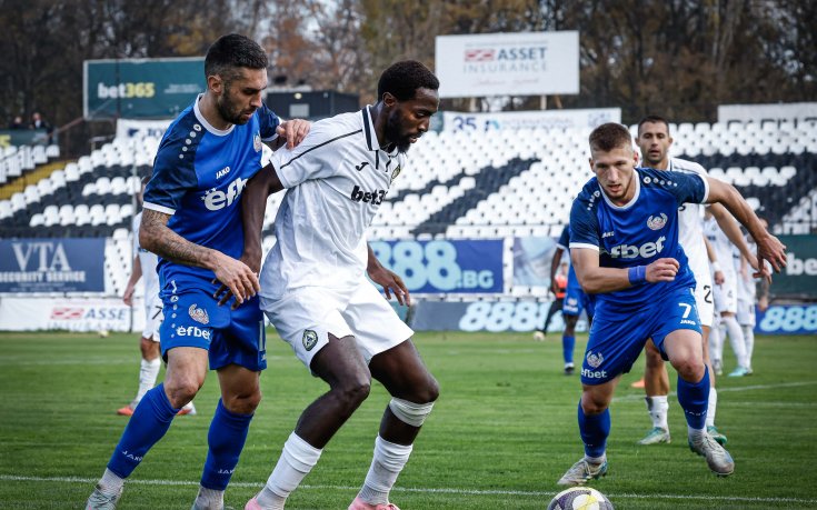 Славия без четирима във Враца