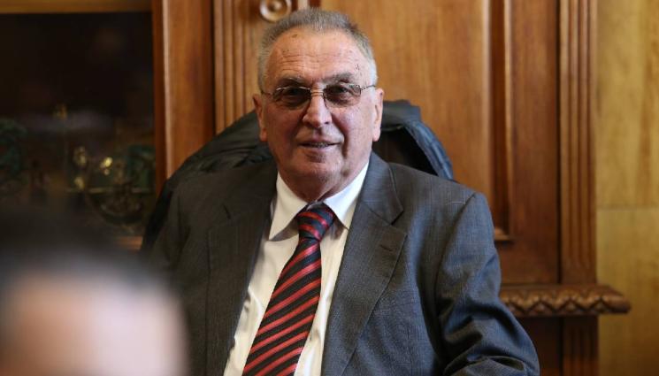 Владо Перев - БРУТАЛНО: Известният Владо Перев пребит в магазин в Скопие!