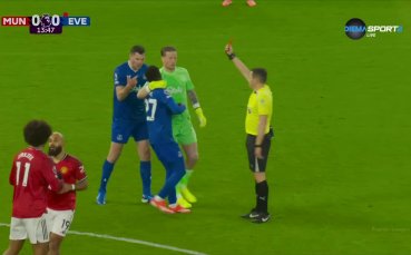 Не е истина! Това е един от най-скандалните червени картони в историята (видео)
