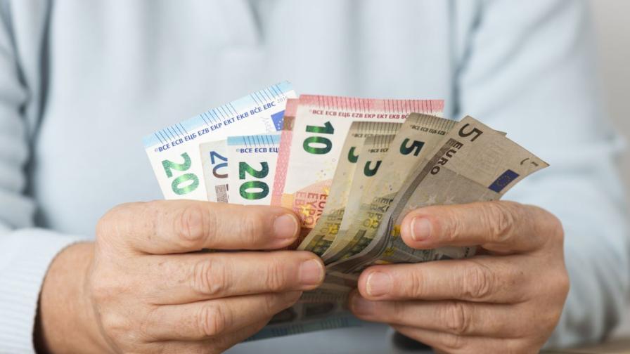 Измама като от филм: Италианец се маскирал като мъртвата си майка, за да прибира пенсията ѝ