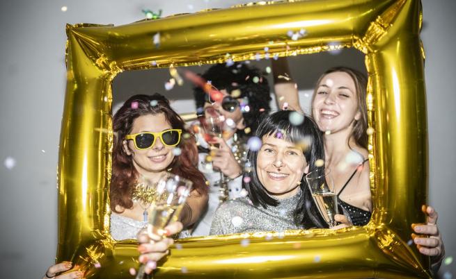 Какво да облечем на Нова година, за да посрещнем годината на Огнения кон