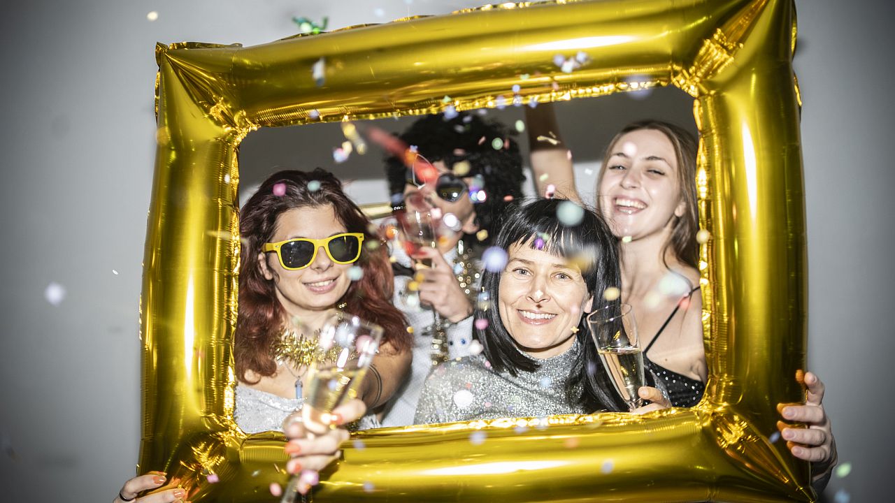 Какво да облечем на Нова година, за да посрещнем годината на Огнения кон