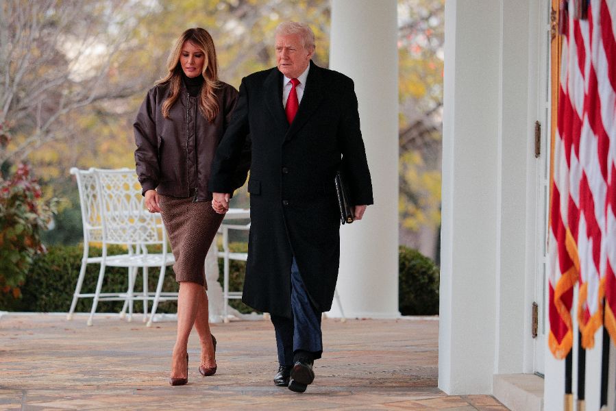 <p>Тръмп помилва пуйки, но не пощади политическите си опоненти.</p>