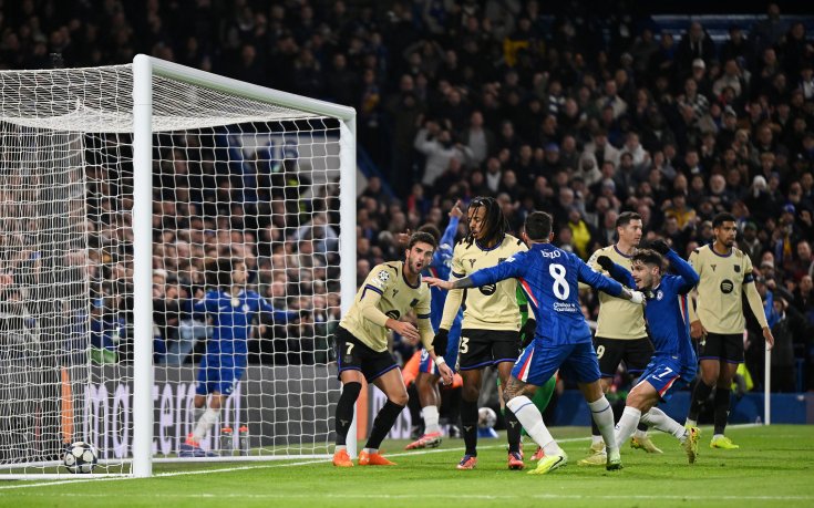 Какво правят? Барселона си вкара куриозен автогол (видео)