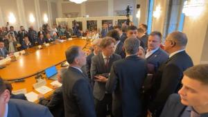 Вместо в 14 часа както се очакваше парламентарнат аломсиия по