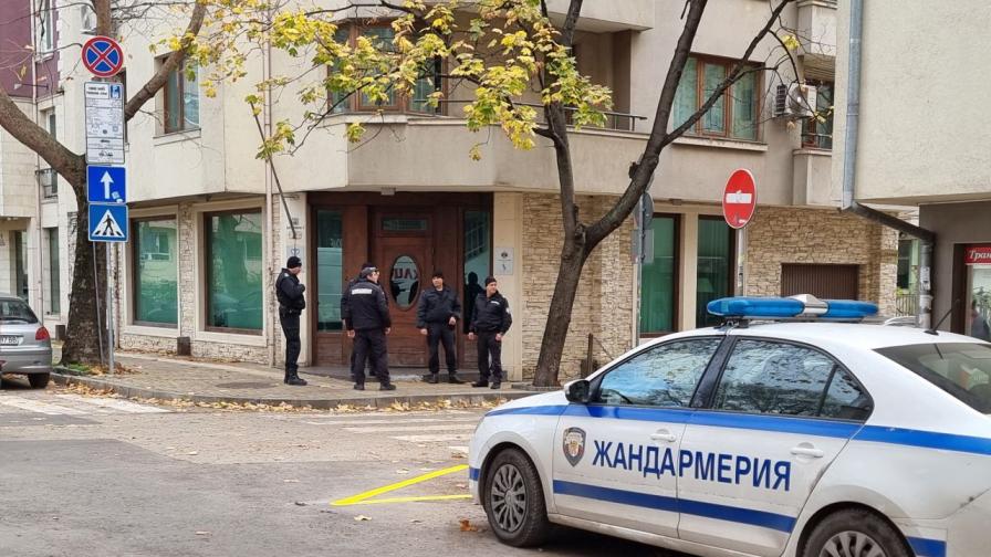 Обиски във „Величие“: Кадри от акцията срещу...