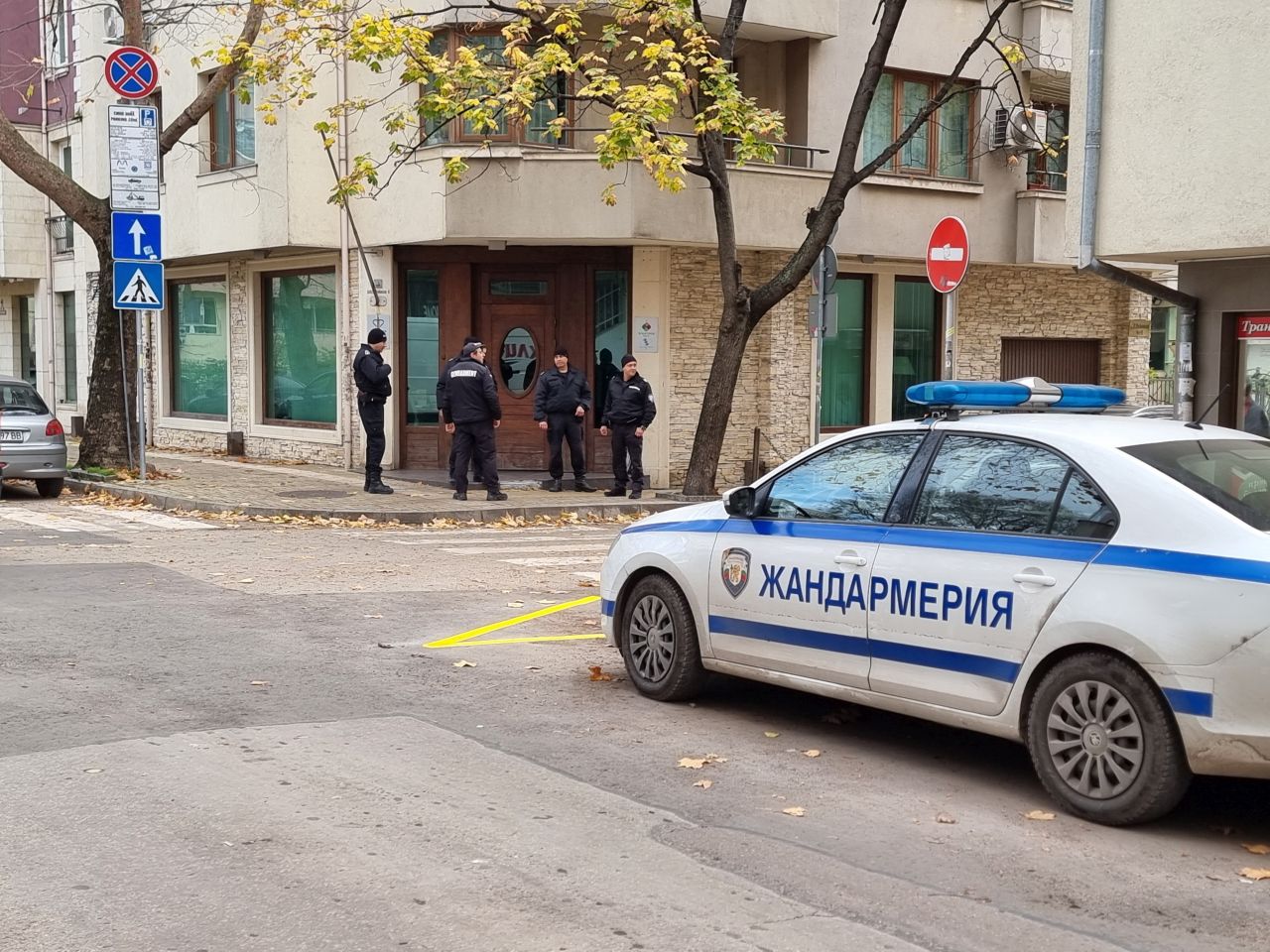 <p>Обиски във &bdquo;Величие&ldquo;: Кадри от акцията срещу имотни измами и пране на пари</p>