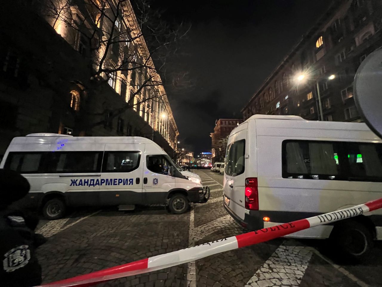 <p>Протест срещу Бюджет 2026 - "Триъгълникът на властта" под обсада.</p>