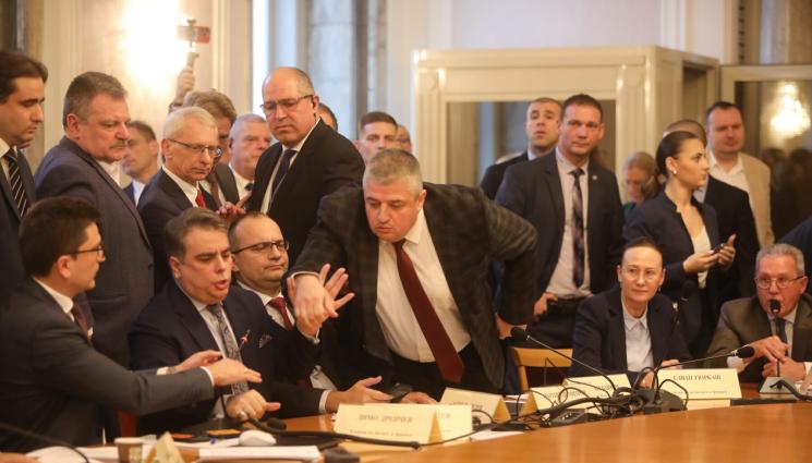 Бюджетна комисия - Бюджетната комисия реши: Осигуровките нагоре с 2%