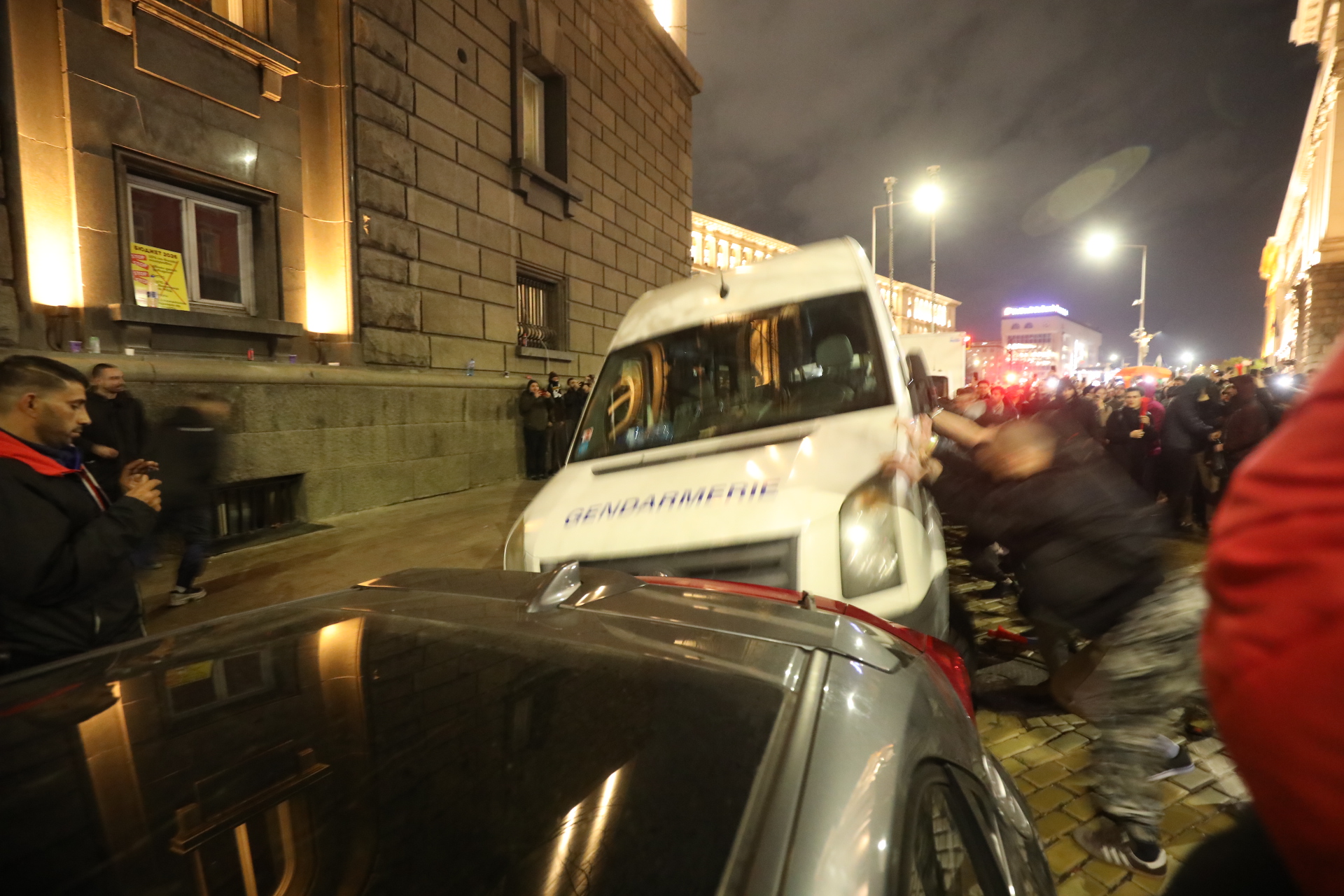 <p>Протест срещу Бюджет 2026 - "Триъгълникът на властта" под обсада.</p>