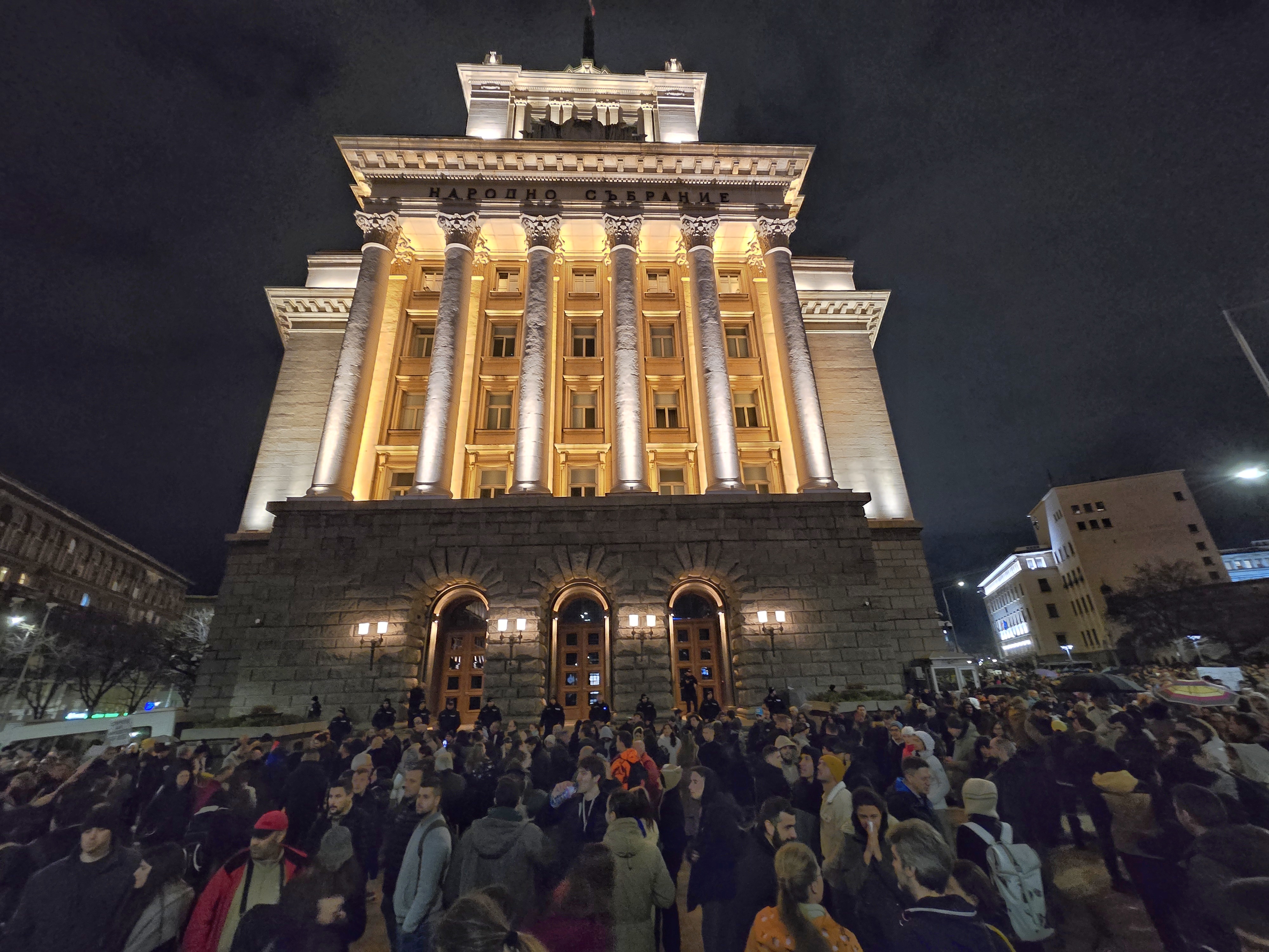 <p>Протест срещу Бюджет 2026 - "Триъгълникът на властта" под обсада.</p>