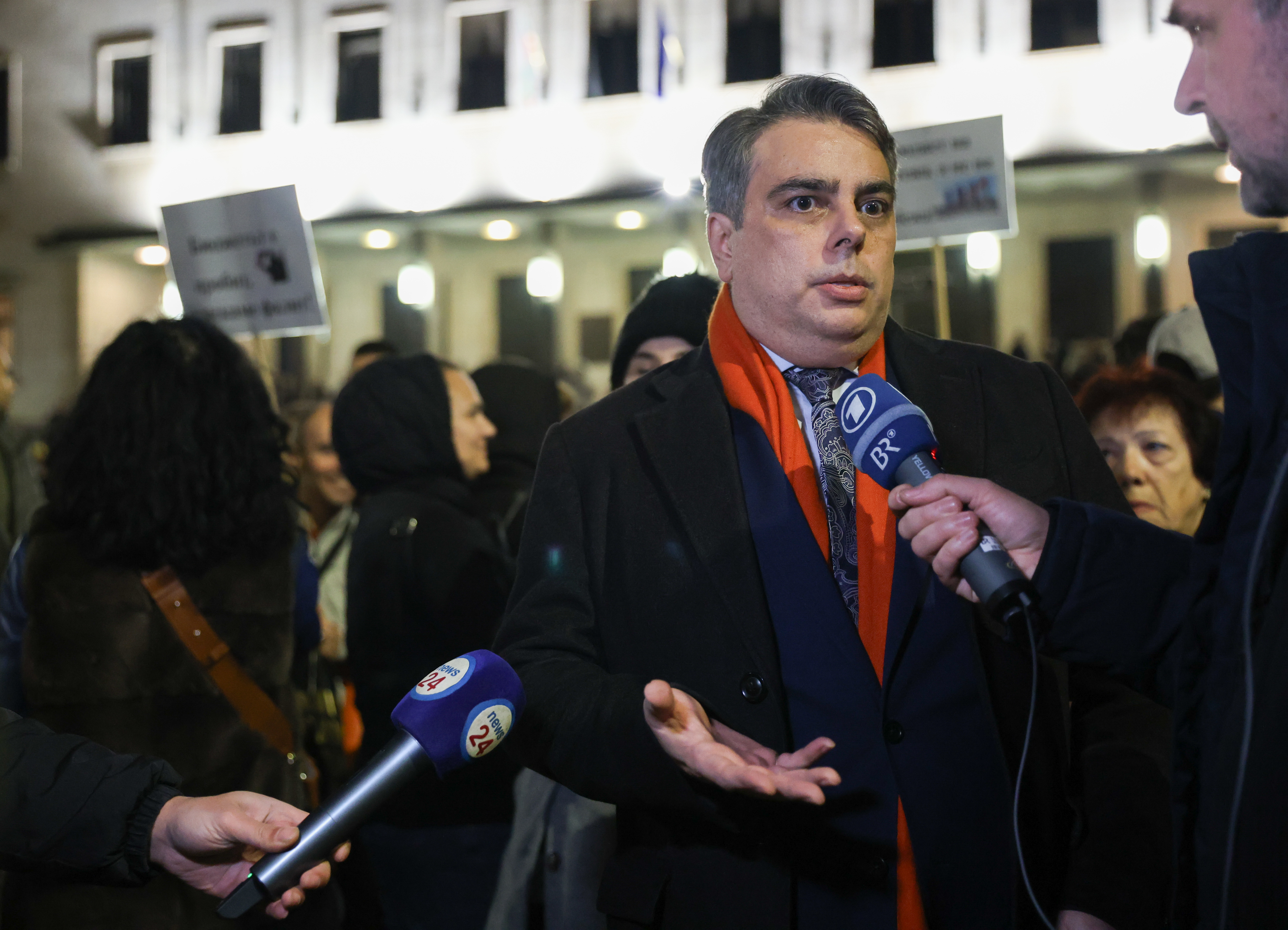 <p>Протест срещу Бюджет 2026 - "Триъгълникът на властта" под обсада.</p>