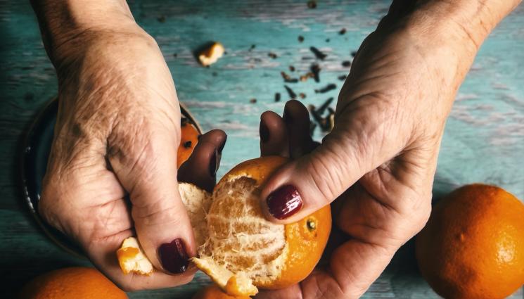 мандарина - Събличаме мандаринката и пазим кората до следващата зима