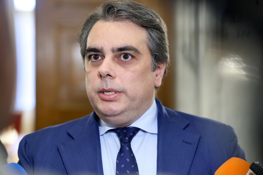 Асен Василев с ултиматум: Ако правителството не подаде оставка тази седмица, ще внесем вот на недоверие