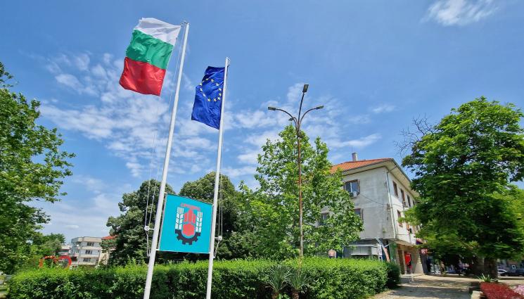 община средец - Спират заявленията за гаражни клетки в община Средец