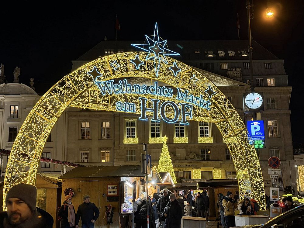 Коледно настроение във Виена