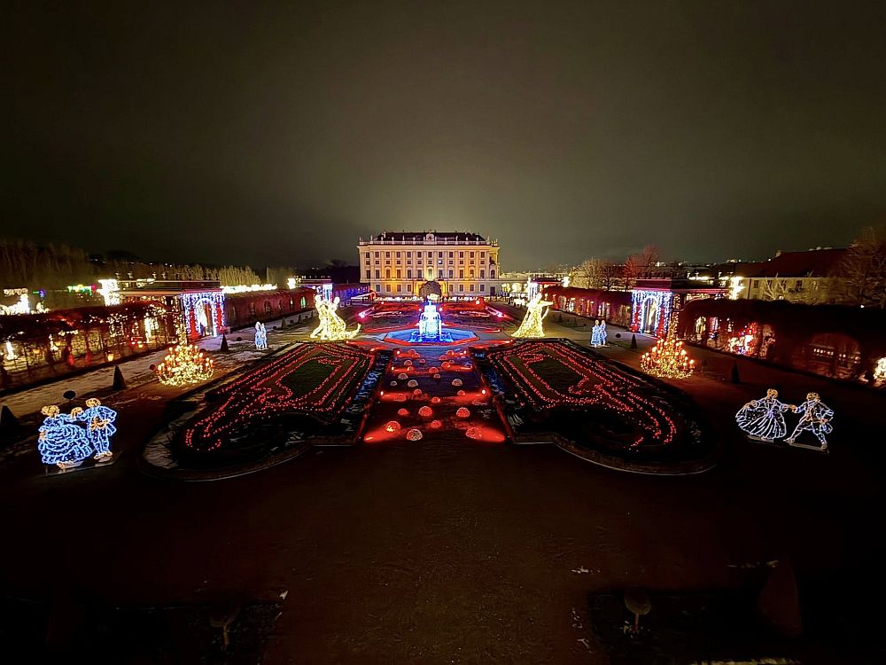 Коледно настроение във Виена