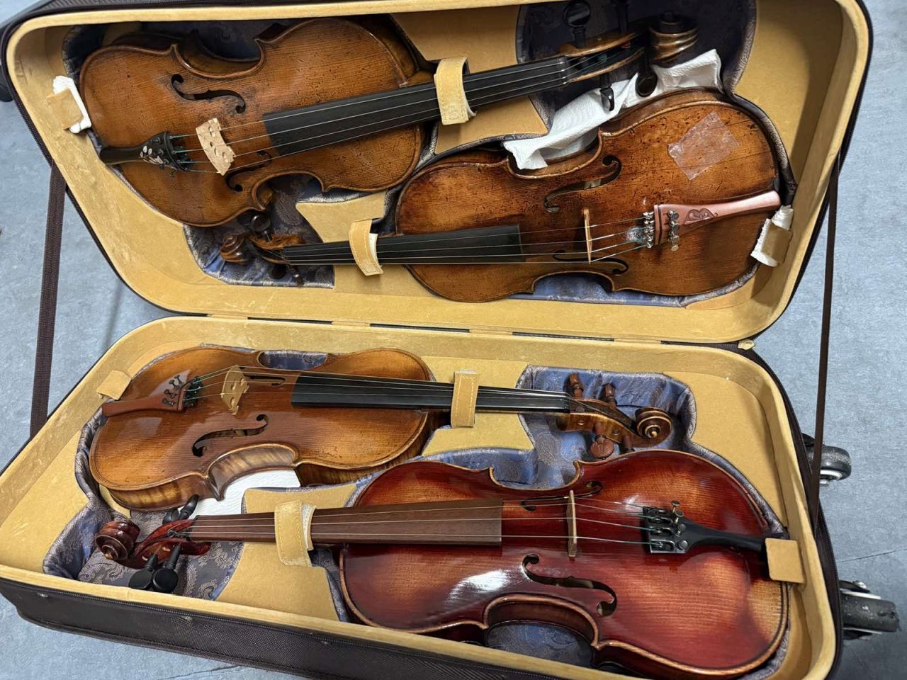 Задържаха цигулки за над 12 000 лв. на Летище София