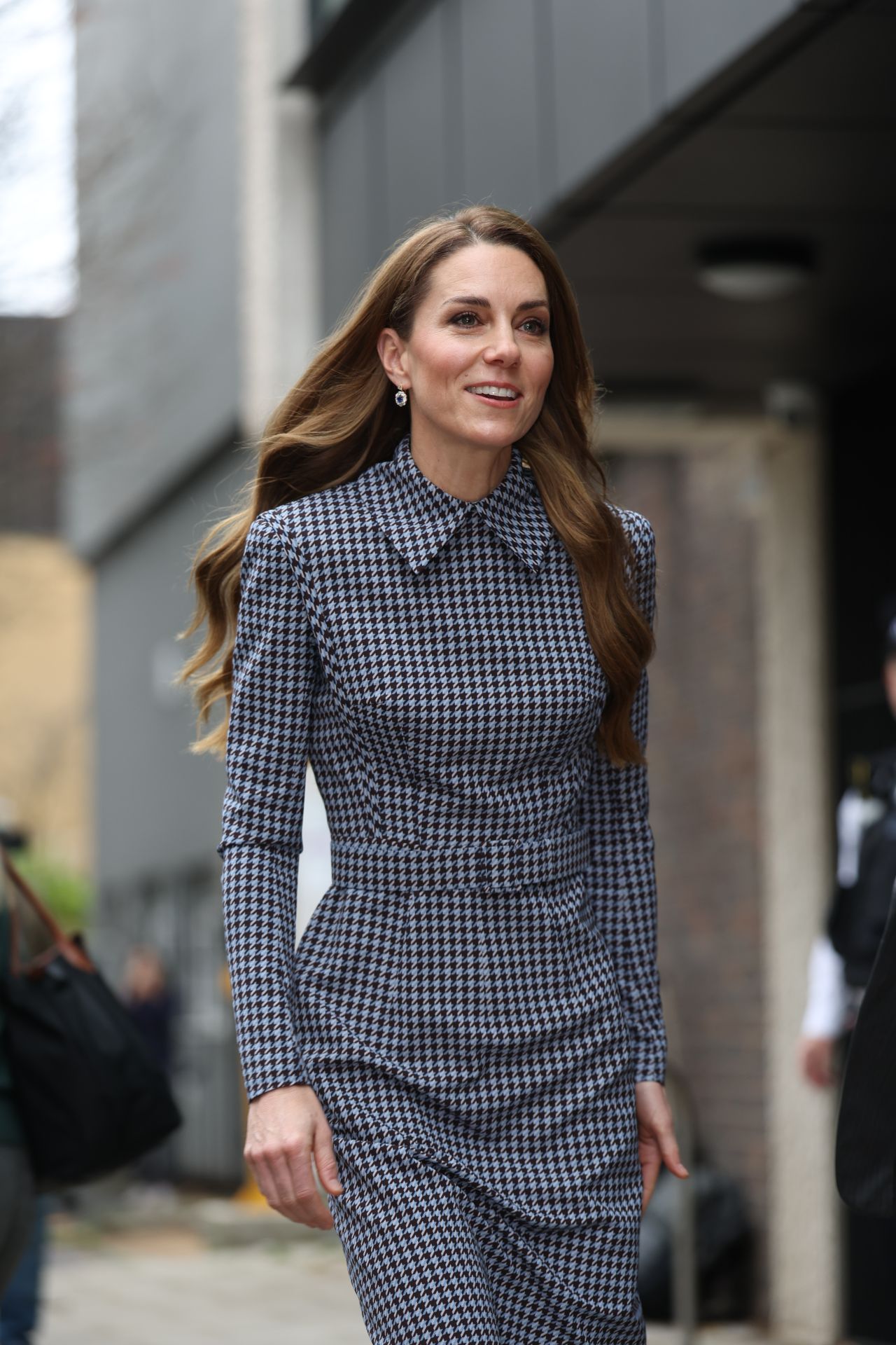 <p>През последните дни се говореше много за това, че Кейт Мидълтън не придружи съпруга си, принц Уилям, по време на последното му посещение в Уелс. Сега обаче принцесата се връща към работните си ангажименти и го прави в Лондон, посещавайки благотворителната организация Anna Freud. Последната ѝ поява до този момент беше на събитие, което буквално остави всички без думи</p>