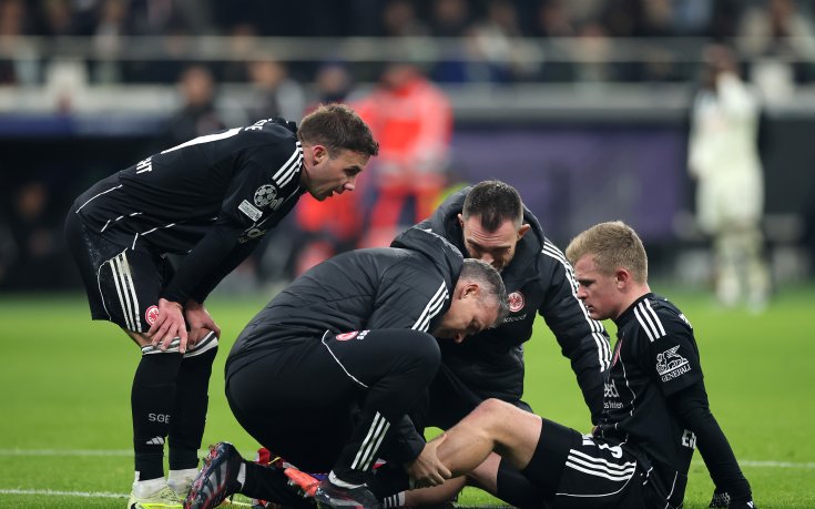 Голмайсторът на Айнтрахт Франкфурт аут до 