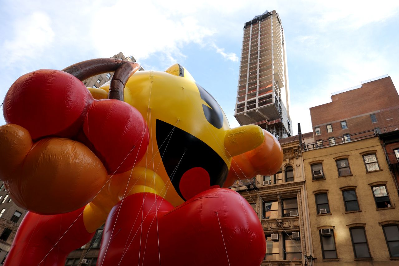 <p>Гигантски Спайдър-мен, Миньони и Спондж Боб превзеха Ню Йорк! Епични кадри от 99-ия парад на Macy&rsquo;s, каквито не сте виждали</p>