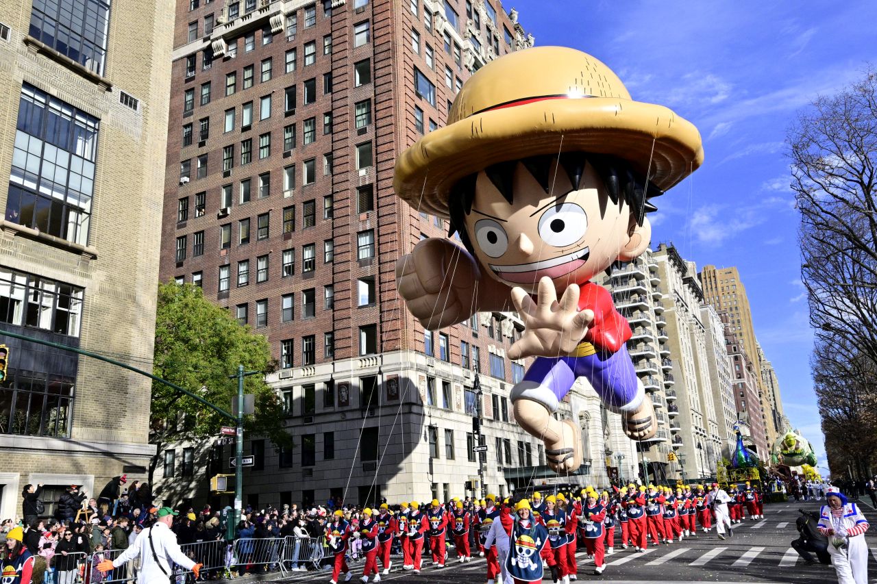 <p>Гигантски Спайдър-мен, Миньони и Спондж Боб превзеха Ню Йорк! Епични кадри от 99-ия парад на Macy&rsquo;s, каквито не сте виждали</p>