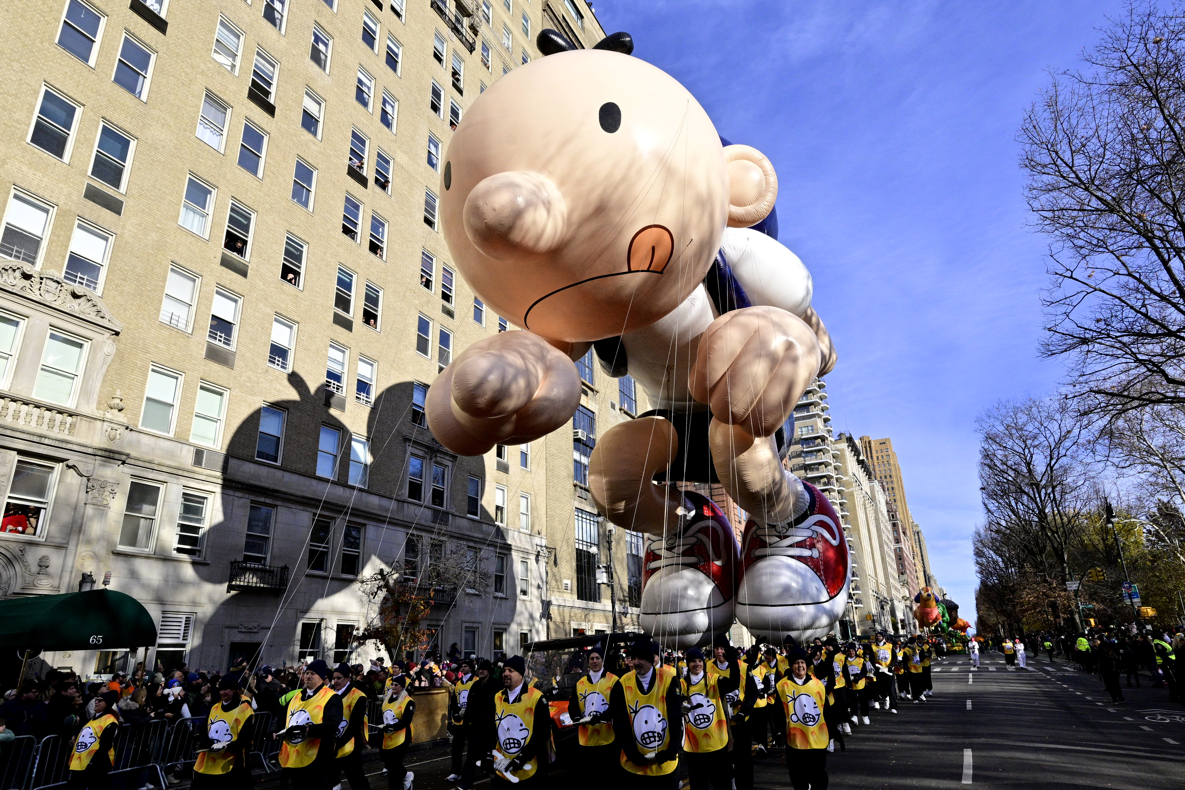 <p>Гигантски Спайдър-мен, Миньони и Спондж Боб превзеха Ню Йорк! Епични кадри от 99-ия парад на Macy&rsquo;s, каквито не сте виждали</p>