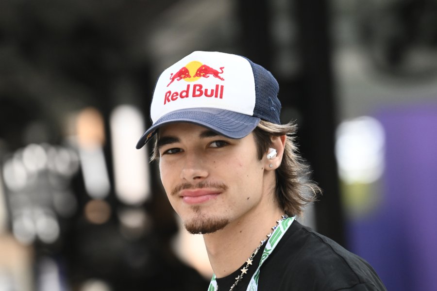 Никола Цолов дебютира във Формула 2 на пистата Лусаил в1