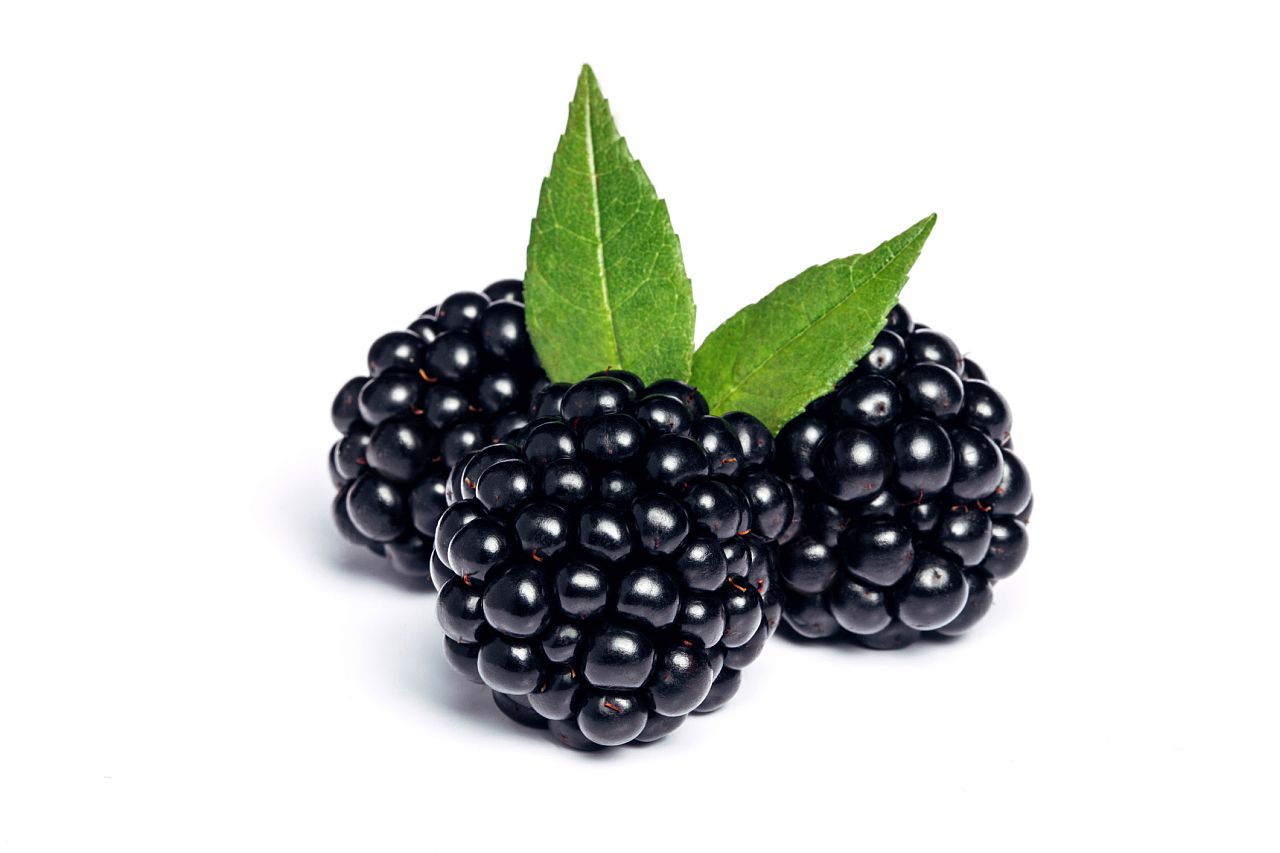 <p><strong>Къпини</strong></p>

<p>Макар и по-есенни, къпините още се продават пресни и замразени. Те са изненадващо богати на фибри в сравнение с другите плодове и съдържат антоцианини &ndash; тъмнопурпурни пигменти, полезни за сърцето, кръвоносните съдове и мозъка. Тъй като са с по-ниско съдържание на натурални захари, са отличен избор, ако искате нещо сладко без рязко покачване на енергията.</p>