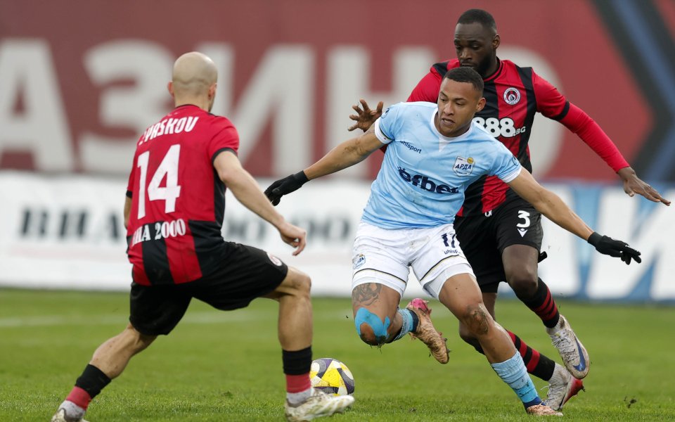 СНИМКИ: Локомотив София прие Арда в мач от еfbet Лига