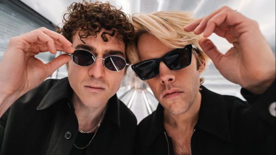 Ofenbach издадоха сингъла "Miles Away" с участието на Julia Church