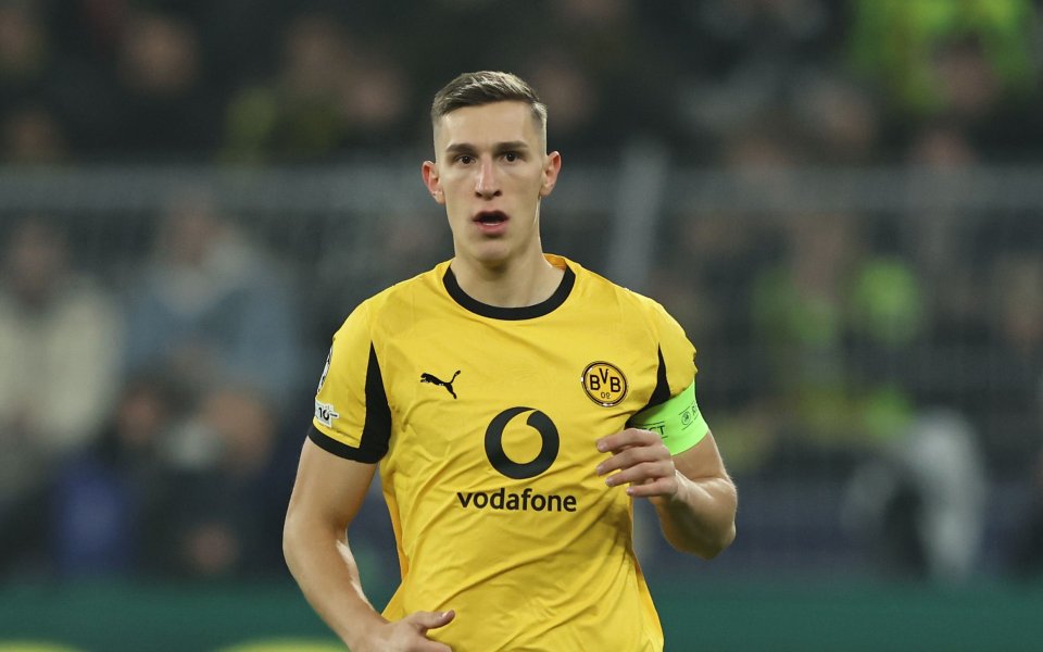 Бранител на Борусия Дортмунд подновява договора си - няма да ходи в Реал Мадрид