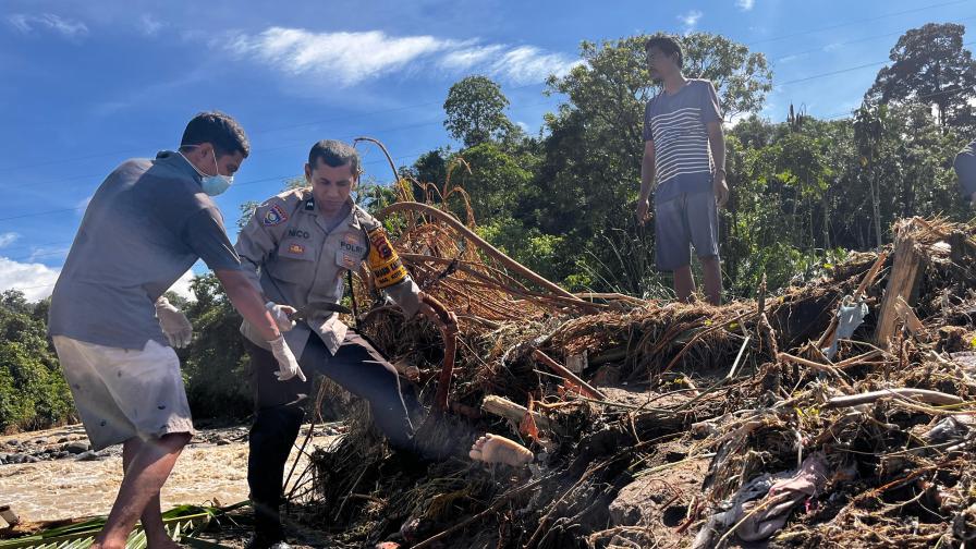 Ужас в Индонезия: Броят на жертвите след бедствията се увеличи