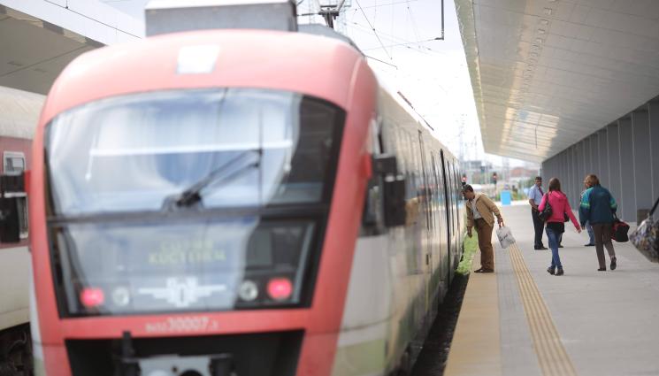 бдж - До София, Пловдив и морето: Богатите влакове остават при БДЖ