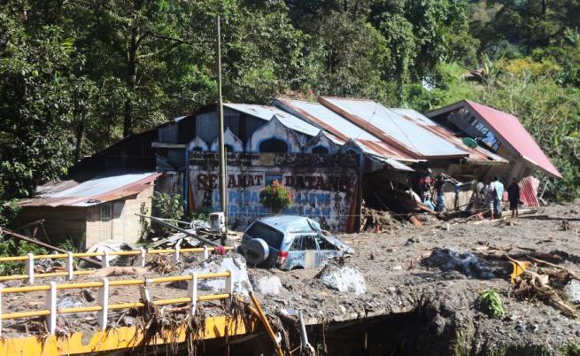 Над 500 души загинаха при наводнения и свлачища в Югоизточна Азия