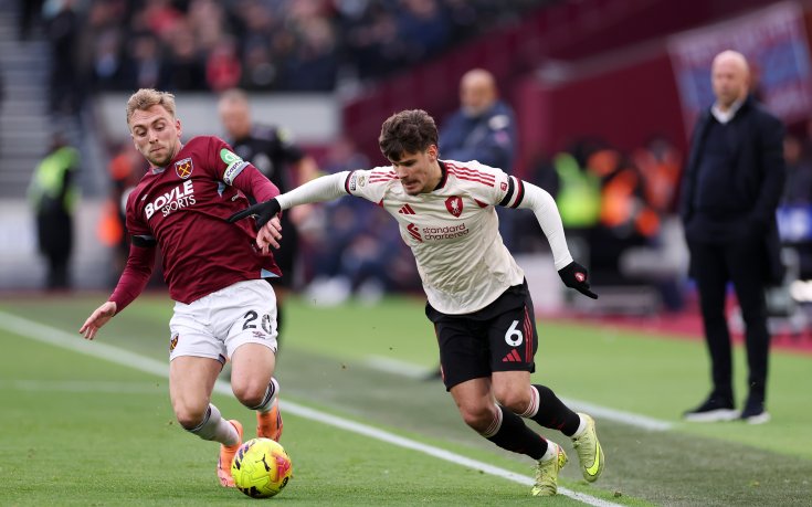 Всички са поканени: подкрепа за глухите футболни фенове с жестов превод за мача Ливърпул - Уест Хем