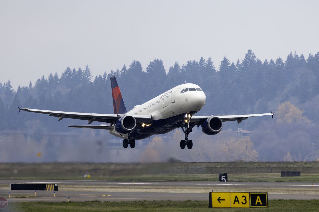 Airbus връща самолетите A320 в небето след софтуерна криза