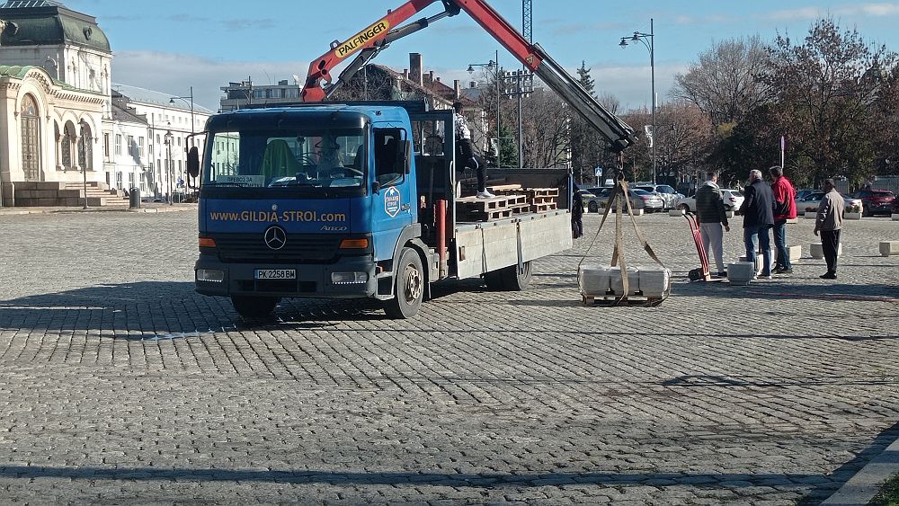 Без депутатски коли на паркинга на площад „Св. Александър Невски“