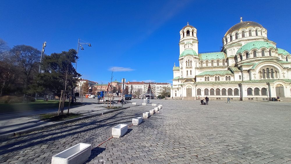 Без депутатски коли на паркинга на площад „Св. Александър Невски“