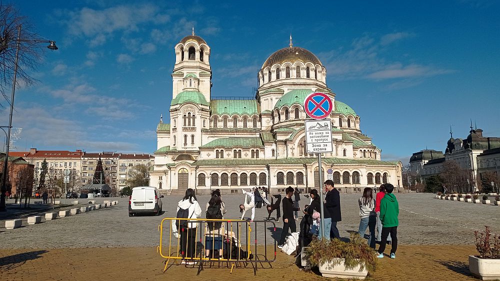 Без депутатски коли на паркинга на площад „Св. Александър Невски“