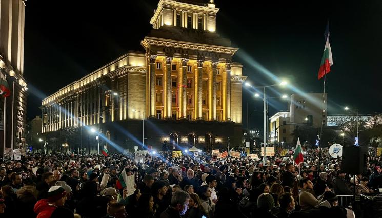 протест - Опрощават дългове на провокатори от протеста!