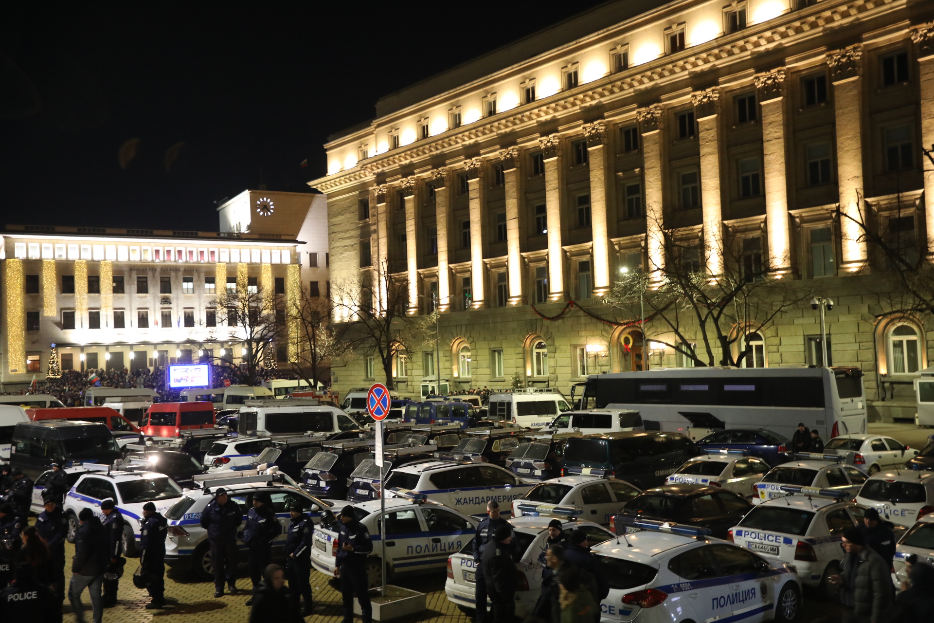 <p>Граждани се събираха пред Министерския съвет на протест срещу бюджета за 2026 г.</p>