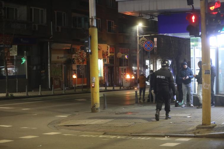 Мирен протест последван от сблъсъци с полицията палежи пострадали и