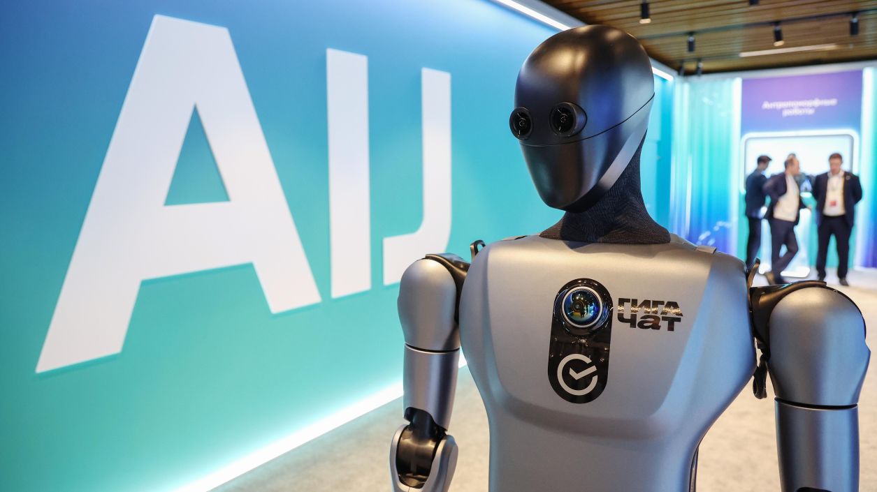 Хуманоиден робот постави световен рекорд за най-дълго ходене