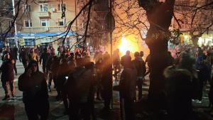 Разбити фасади и пламнали кофи след безредиците в София