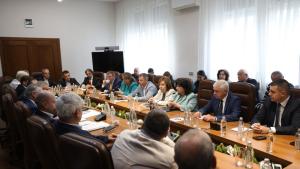 Тристранен съвет