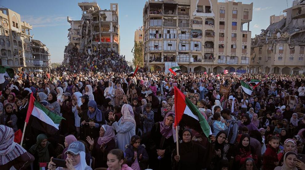 54 двойки се ожениха на масова сватба в опустошената от войната ивица Газа