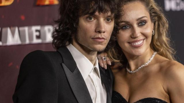 След 4 години: Майли Сайръс се сгоди за дългогодишния си приятел Макс Морандо (СНИМКИ)