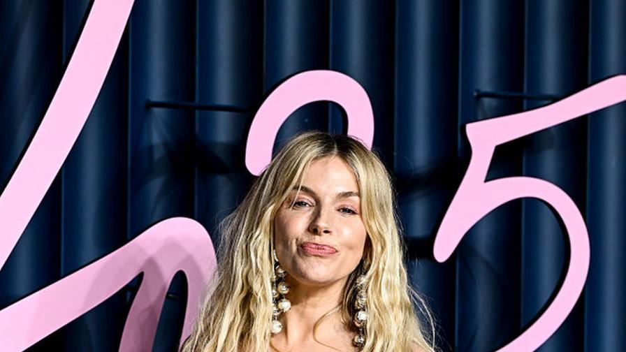 Сиена Милър е бременна с третото си дете